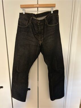 Black Levi’s 501 STF
